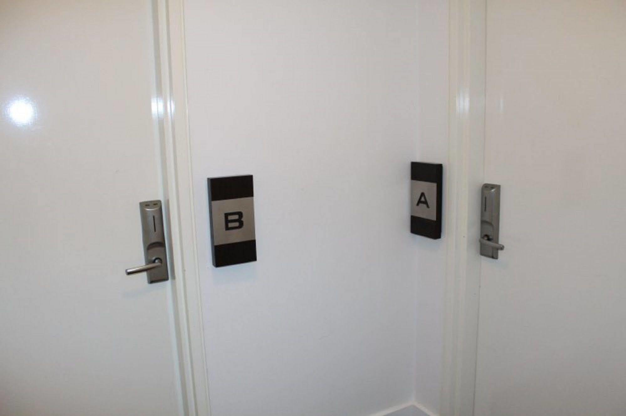 Chancellor Lakeside Apartments Gold Coast Eksteriør bilde