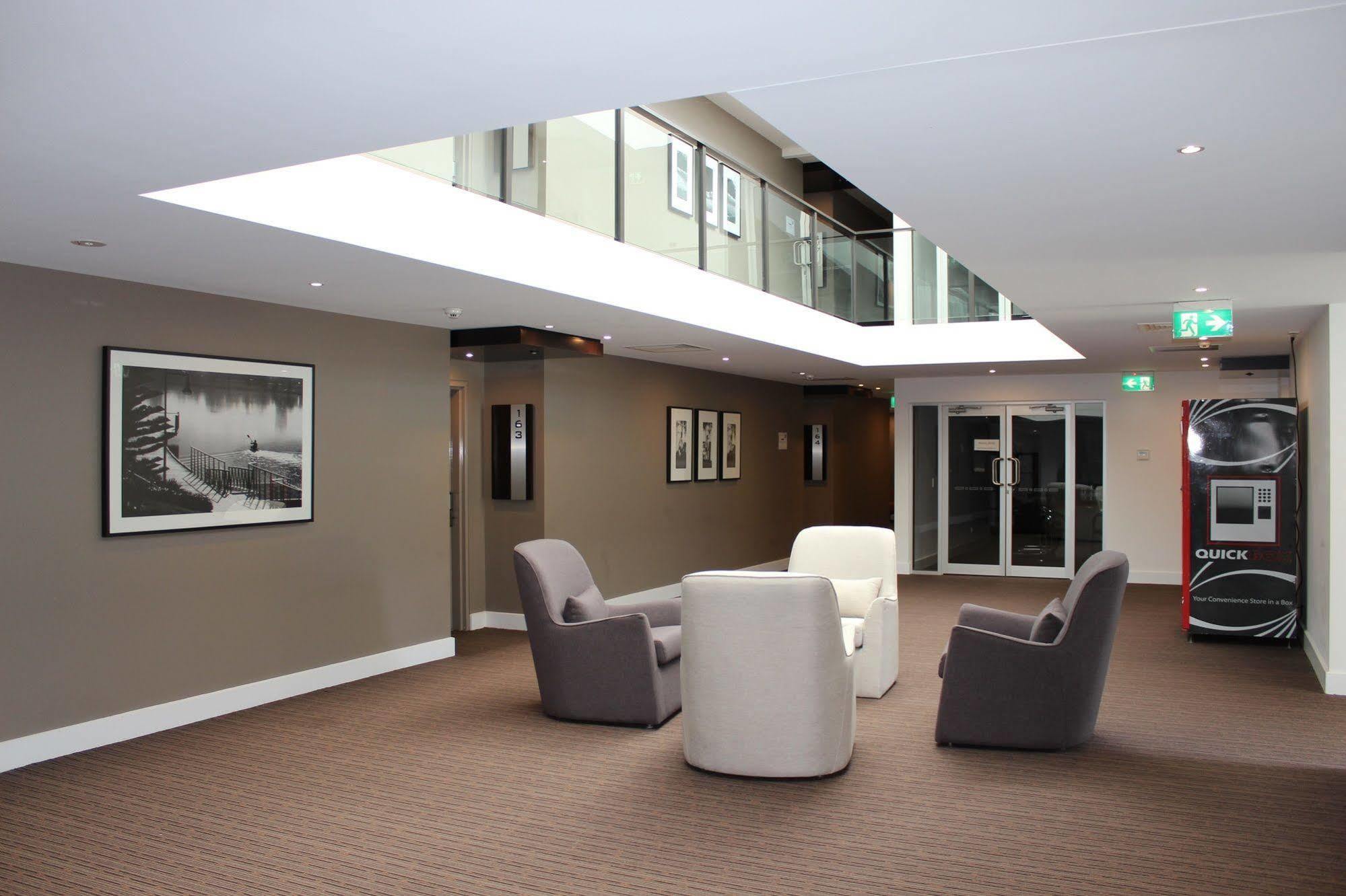 Chancellor Lakeside Apartments Gold Coast Eksteriør bilde